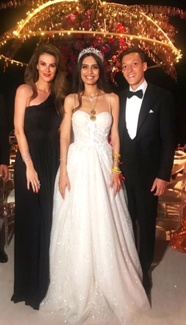 Mesut Özil ve Amine Gülşe'nin düğünü ünlüler geçidine döndü