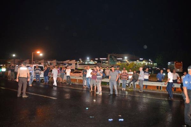 İki yolcu otobüsünün karıştığı zincirleme trafik kazasında çok sayıda kişi yaralandı!