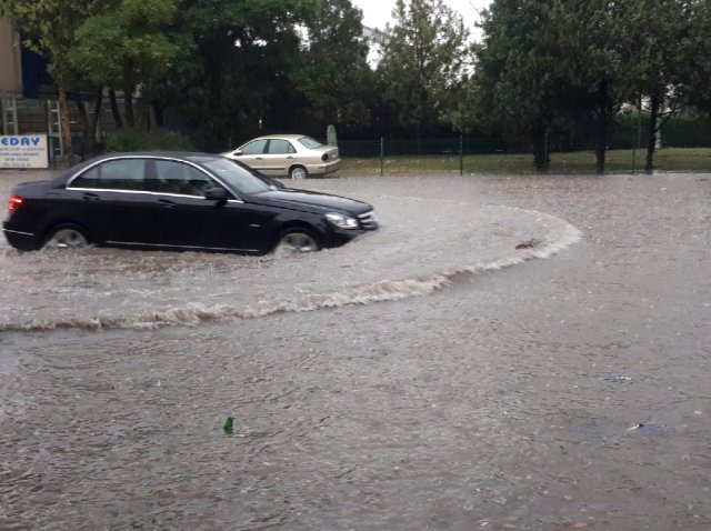 Ankara sağanak yağışa teslim oldu! Ölüm haberleri peş peşe geldi