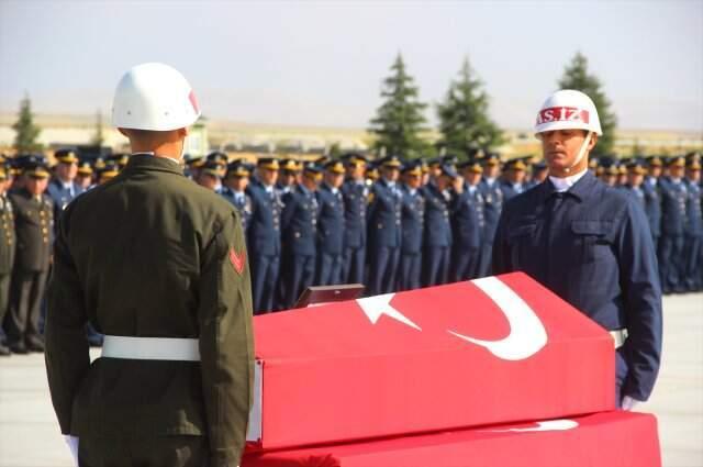 Helikopterden düşen şehit astsubayın cenazesi memleketine uğurlandı