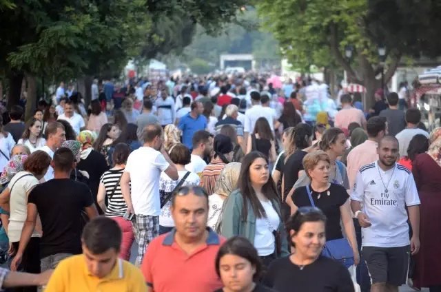 200 bin kişilik ilçenin 5 günde 2 milyon oldu!