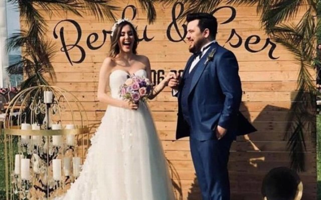 Dünya evine giren Eser Yenenler ve Berfu Yıldız'ın ilk dansı sosyal medyaya damga vurdu
