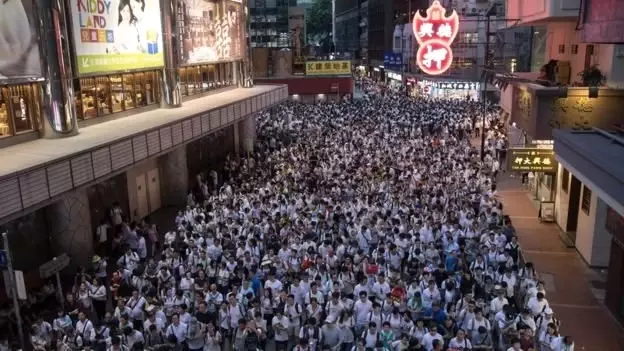 Hong Kong protestoları: Çin devlet medyası yabancı güçleri suçladı