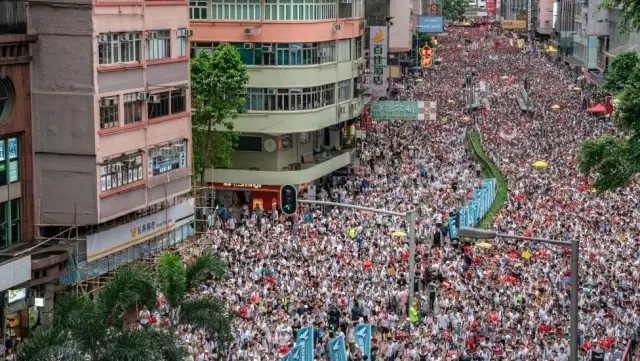 Hong Kong protestoları: Çin devlet medyası yabancı güçleri suçladı