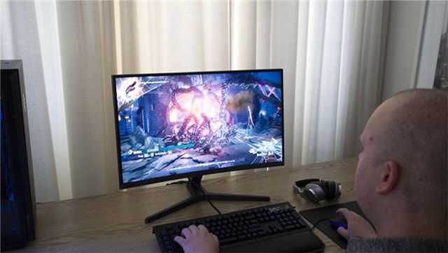 Samsung, İlk G-Sync Uyumlu Oyun Monitörü CRG5'i Duyurdu