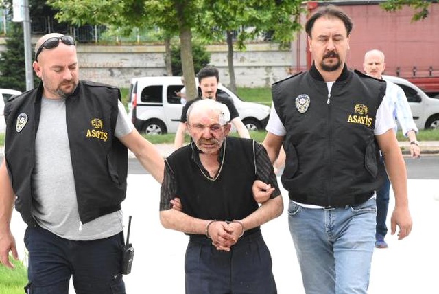 <a class='keyword-sd' href='/sizofreni-2/' title='Şizofreni'>Şizofreni</a> hastası, 1'i polis 3 kişiyi yaraladı, 1 kişiyi de öldürdü