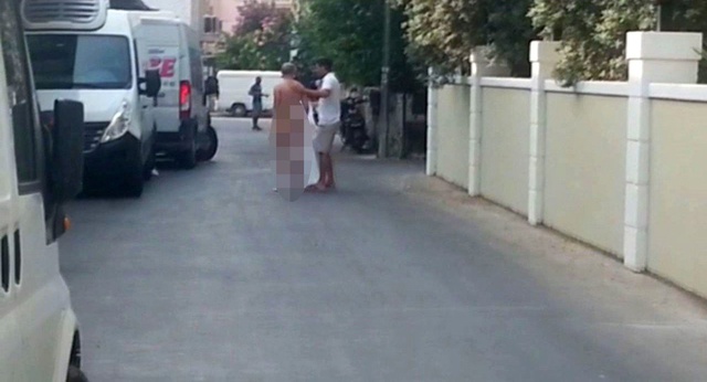 Marmaris'de akılamaz görüntü! Çırılçıplak dolaştı