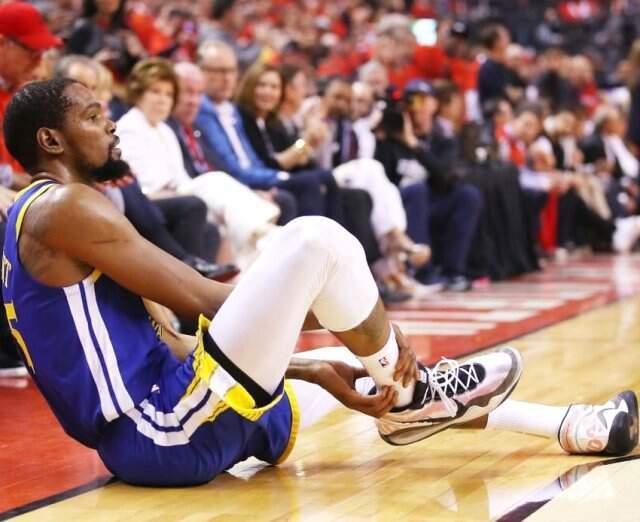 Golden State, Toronto Raptors'ı yenerek seride durumu 3-2'ye getirdi