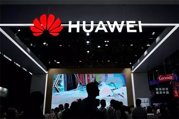 Huawei; Facebook, WhatsApp ve Instagram'ın Telefonlarında Çalışmadığını Yalanladı