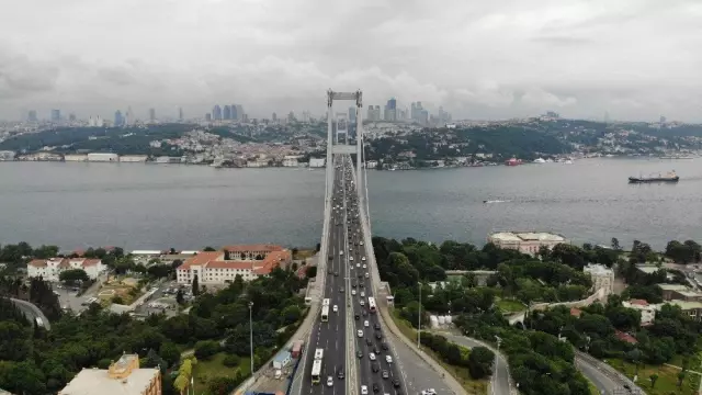 15 Temmuz Şehitler Köprüsü'nde hareketli dakikalar! Polis ateş ederek durdurdu