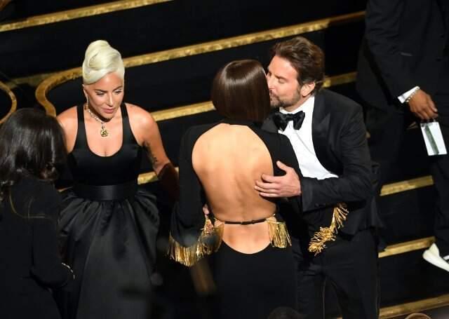 Lady Gaga, Bradley Cooper'ı soran hayranlarına sahnede küfür etti