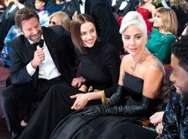 Lady Gaga, Bradley Cooper'ı soran hayranlarına sahnede küfür etti