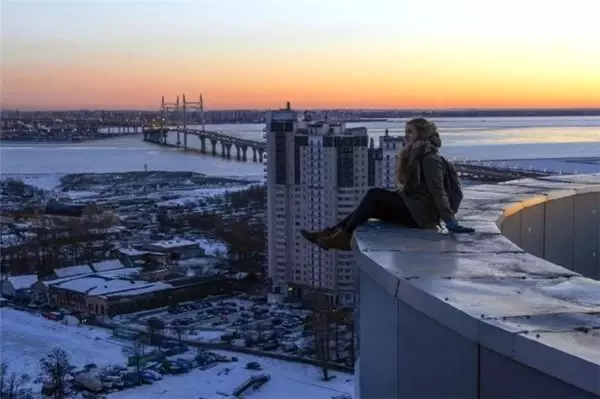 Rusya'da Bir Instagram Fenomeni, Elektrik Akımına Kapılarak Feci Şekilde Can Verdi