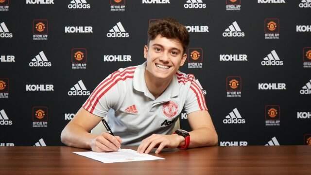 Manchester United, Daniel James'i kadrosuna kattı