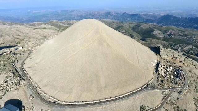 Nesli tehlikede olan Beyazbantlı engerek yılanı Nemrut Dağı'nda görüldü