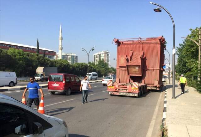 Dev buhar kazanı yola çıktı! İzmir'den Aydın'a 5 günde gidecek Dev buhar kazanı yola çıktı! İzmir'den Aydın'a 5 günde gidecek
