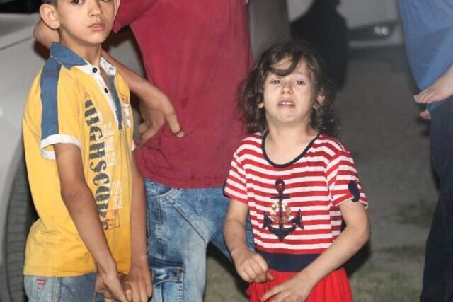 Korku dolu anlar! Yangında, balkona sığınan anne ve çocuklar canlarını zor kurtardı
