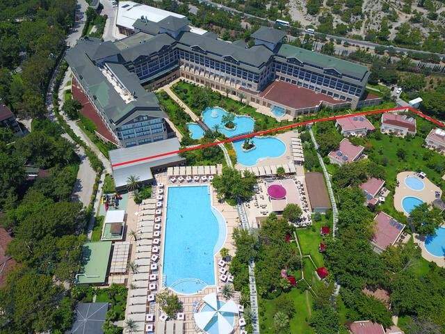 Otel ve sahil tel örgülerle ayrıldı, turistler mağdur Otel ve sahil tel örgülerle ayrıldı, olan turistlere oldu!