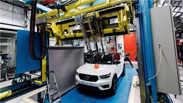 Volvo ve POC'tan Dünyanın İlk Bisiklet-Araba Çarpışma Testi (Video)