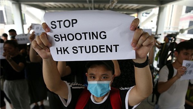 Hong Kong Hükümeti, Protestocuların İnternet Kullanımını Denetim Altına Aldı