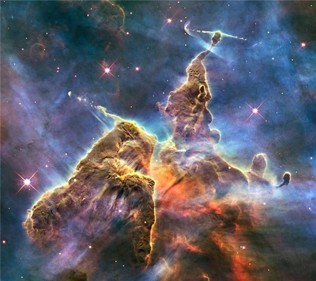 Hubble, Genç Yıldızlarıyla Öne Çıkan Küçük Bir Galaksiyi Görüntüledi