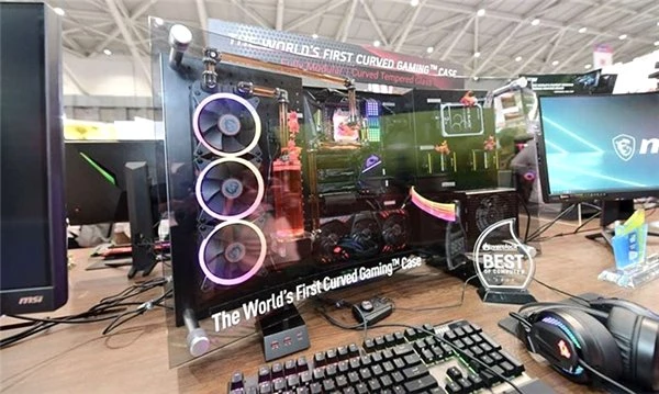MSI, Dünyanın İlk Kavisli Oyuncu Bilgisayar Kasasını Duyurdu