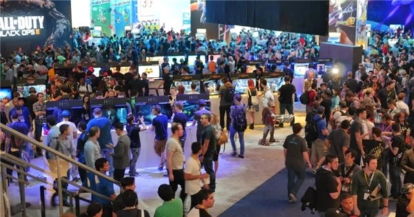 E3, Son Yıllarda Neden Geçmişini Mumla Aratıyor?