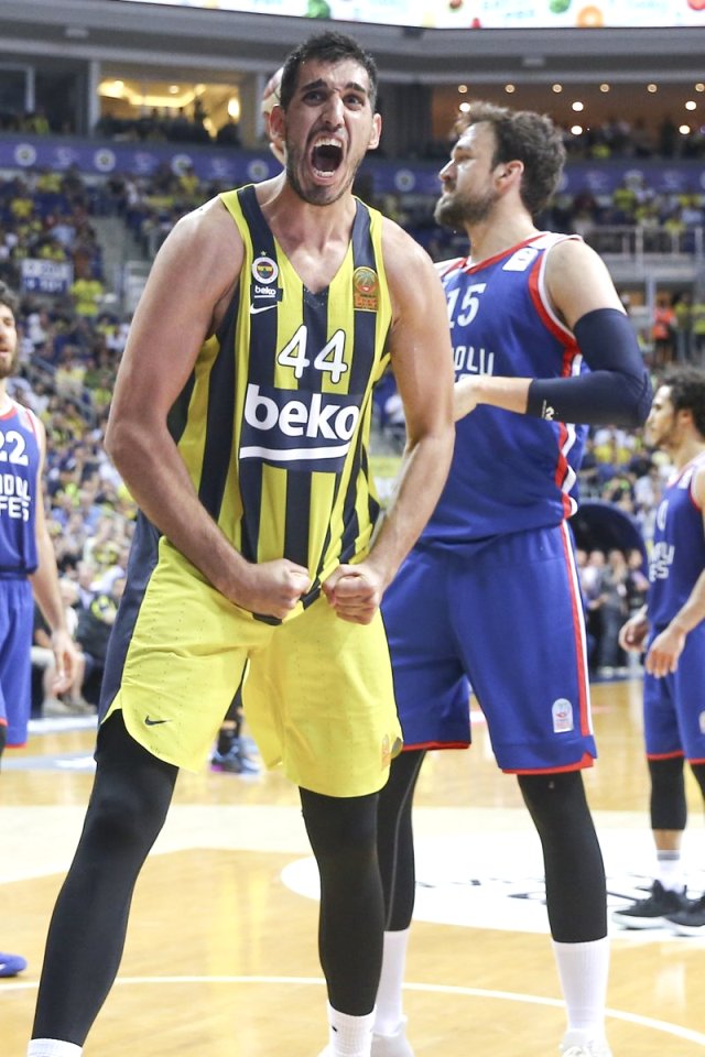 Fenerbahçe Beko, Anadolu Efes'i 82-73 mağlup etti