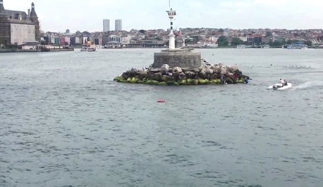 Kadıköy can pazarı! Tekne devrildi