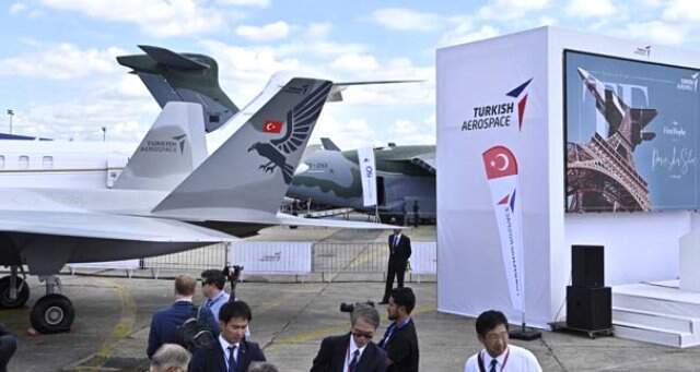 Paris Havacılık Fuarı'nda milli savaş uçağı rüzgarı esti Paris Havacılık Fuarı'nda milli savaş uçağı rüzgarı esti