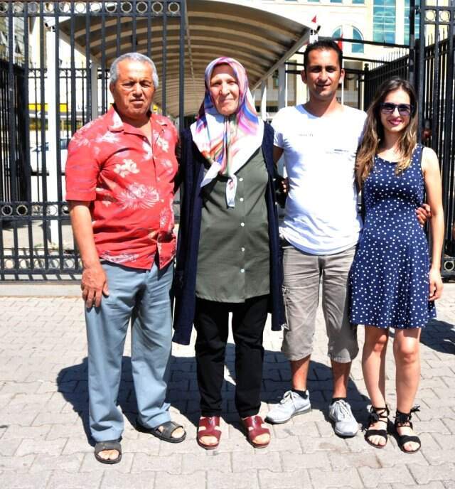 Sevgilisini kalbinden bıçaklayarak öldüren 2 çocuk annesi tahliye edildi Sevgilisini kalbinden bıçaklayarak öldüren 2 çocuk annesi tahliye edildi