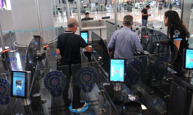 İstanbul Havalimanı'nda pasaporttan 18 saniyede geçiş hazırlığı