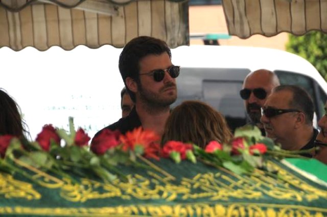 Sevda Demirel'den babasını kaybeden Başak Dizer'e şaşırtan sözler: Sanki başkasının cenazesinde