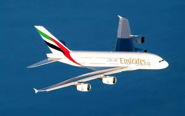 Emirates Havayolları, 15 bin 500 lira maaşla kabin görevlisi almak için Türkiye'ye geliyor