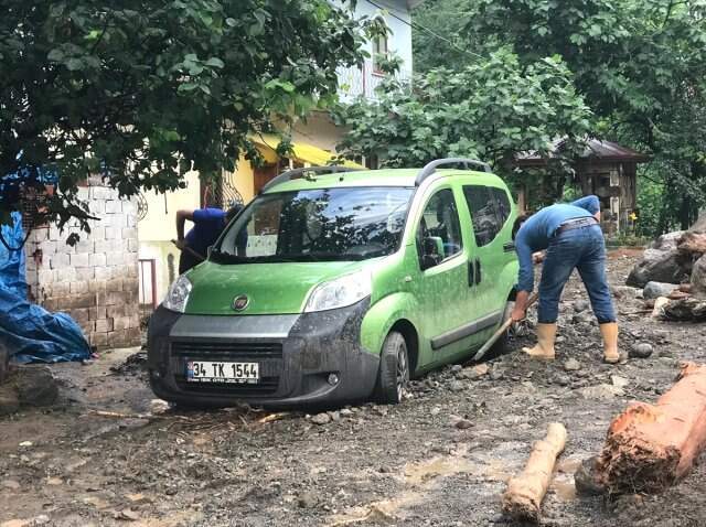 Günün ilk ışıklarıyla Araklı'daki bilanço ortaya çıktı Günün ilk ışıklarıyla Araklı'daki selin bilançosu ortaya çıktı