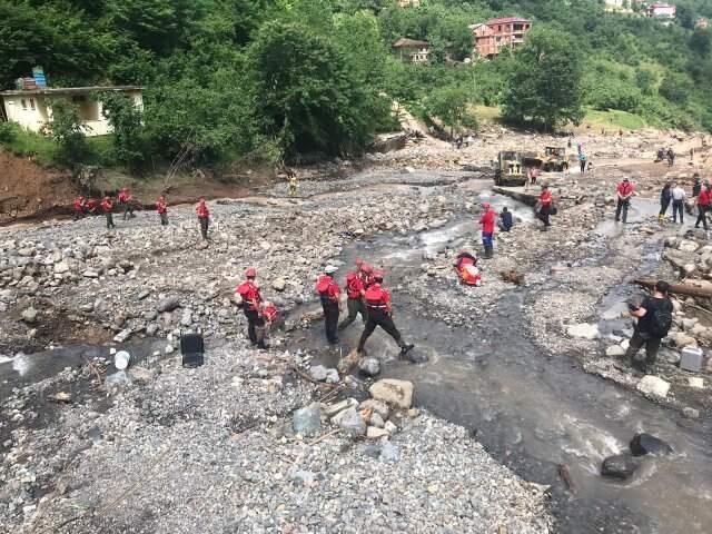 Araklı'daki sel felaketinde 1 kişinin daha cansız bedenine ulaşıldı