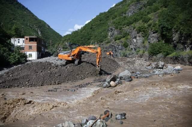 Araklı'daki sel felaketinde 1 kişinin daha cansız bedenine ulaşıldı