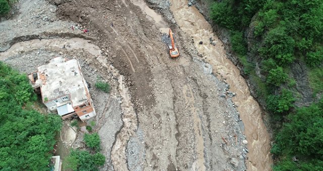 Bakan Pakdemirli, Araklı'daki sel faciasında ölü sayısının 7'ye yükseldiğini açıkladı