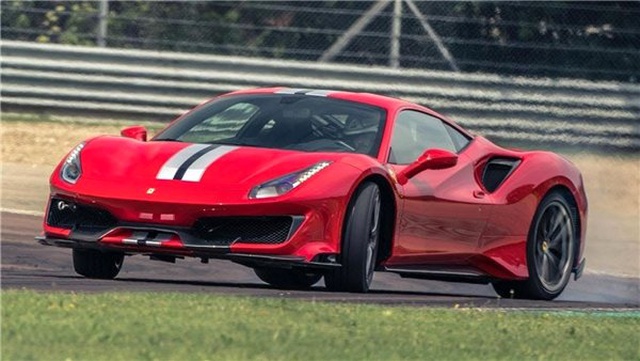Top Gear'ın Pilotu, Ferrari 488 Pista ile Programın En Hızlı Tur Rekorunu Kırdı (Video)