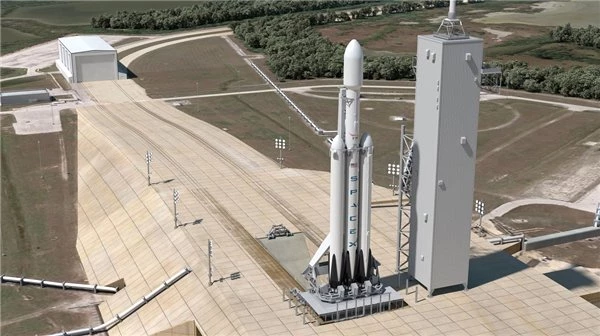 SpaceX'in Falcon Heavy Roketi, İlk Gece Uçuşuna Hazırlanıyor