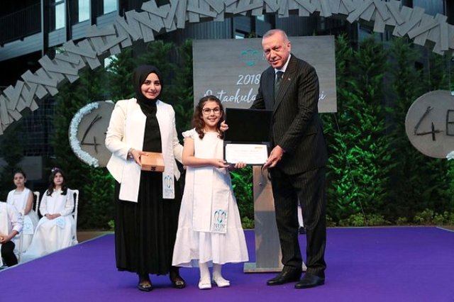 Cumhurbaşkanı Erdoğan, torunu Emine Mahinur Albayrak'ın mezuniyet törenine katıldı