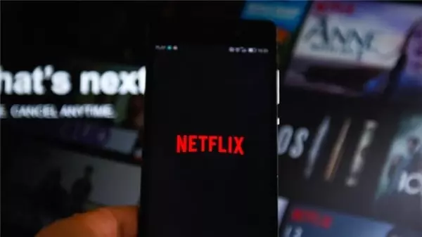 Netflix, Film İzlediğiniz Sırada Telefonunuzun 'Titremesini' İstiyor