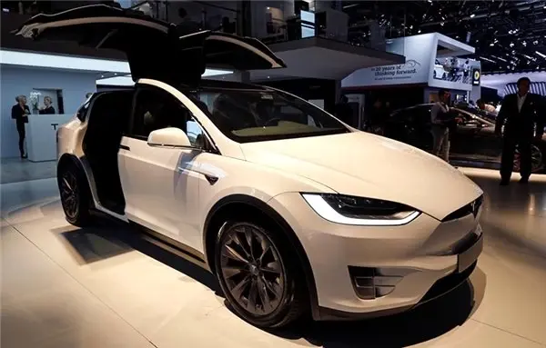 Tesla'nın Yeni Güncellemesinin Batarya Ömrünü ve Sürüş Süresini Kısalttığı İddia Ediliyor