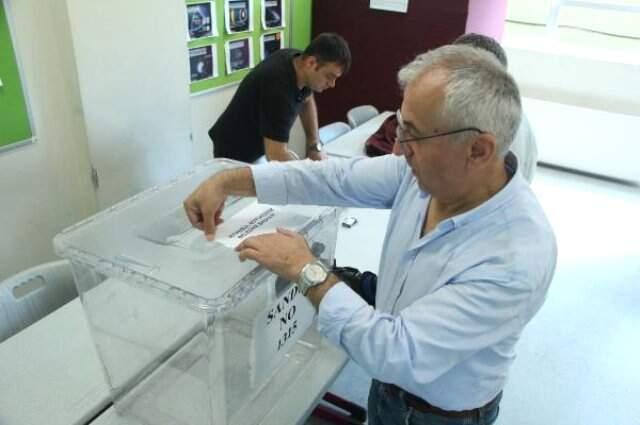 İstanbul'da okullarda seçim sandıkları kuruldu