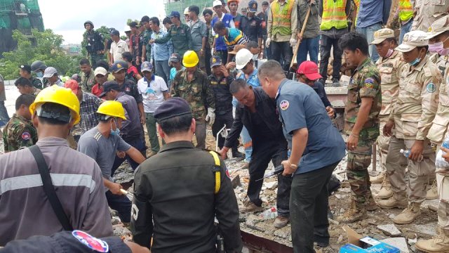 Kamboçya'da 7 katlı bina çöktü: 7 ölü, 21 yaralı