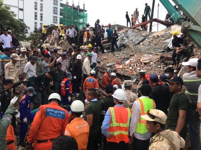 Kamboçya'da 7 katlı bina çöktü: 7 ölü, 21 yaralı