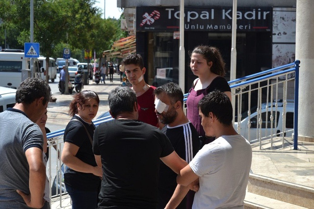Sokaktaki çocukların oyununa kızan mahalle magandası ortalığı birbirine kattı