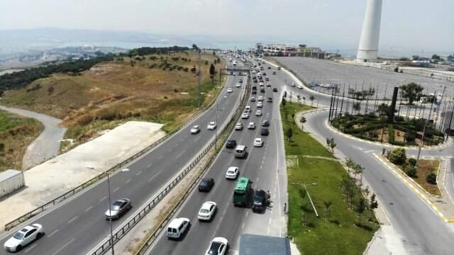 İstanbul çıkışında trafik yoğunluğu: Oylarını kullanıp yollara düştüler