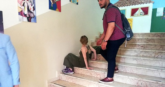 Oy kullanmaya yetişemeyen kadın baygınlık geçirdi
