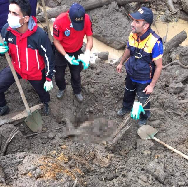 Trabzon Araklı'daki selde ölü sayısı 8'e yükseldi